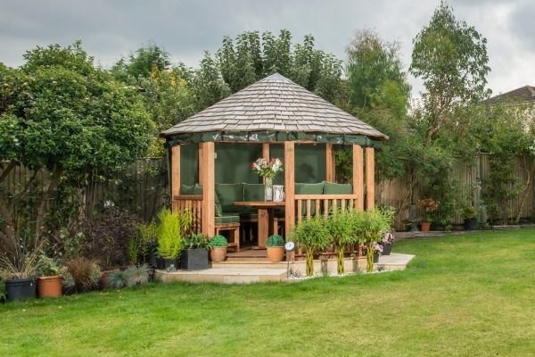 Crown Guinevere in a garden setting