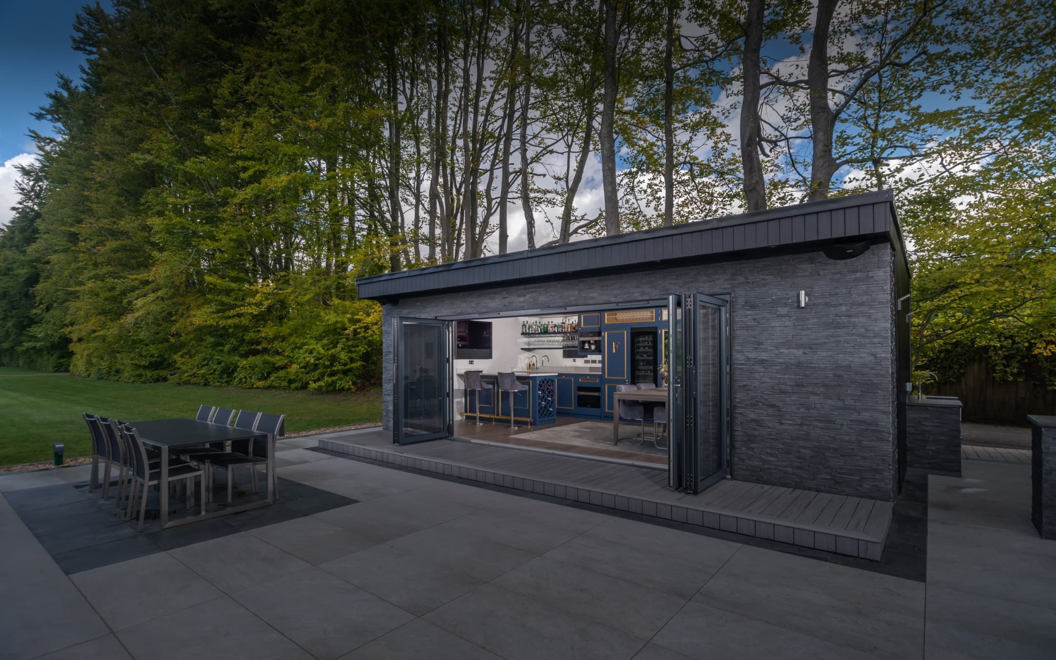 Crown clarence garden rooms desktop